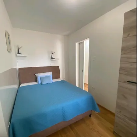 Konstantin Lux 1 سوبوتيتْسا