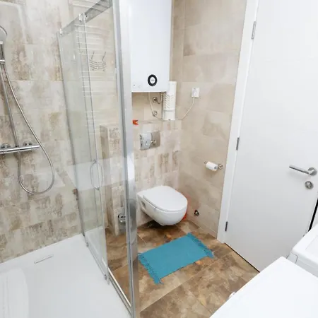 Konstantin Lux 1 شقة